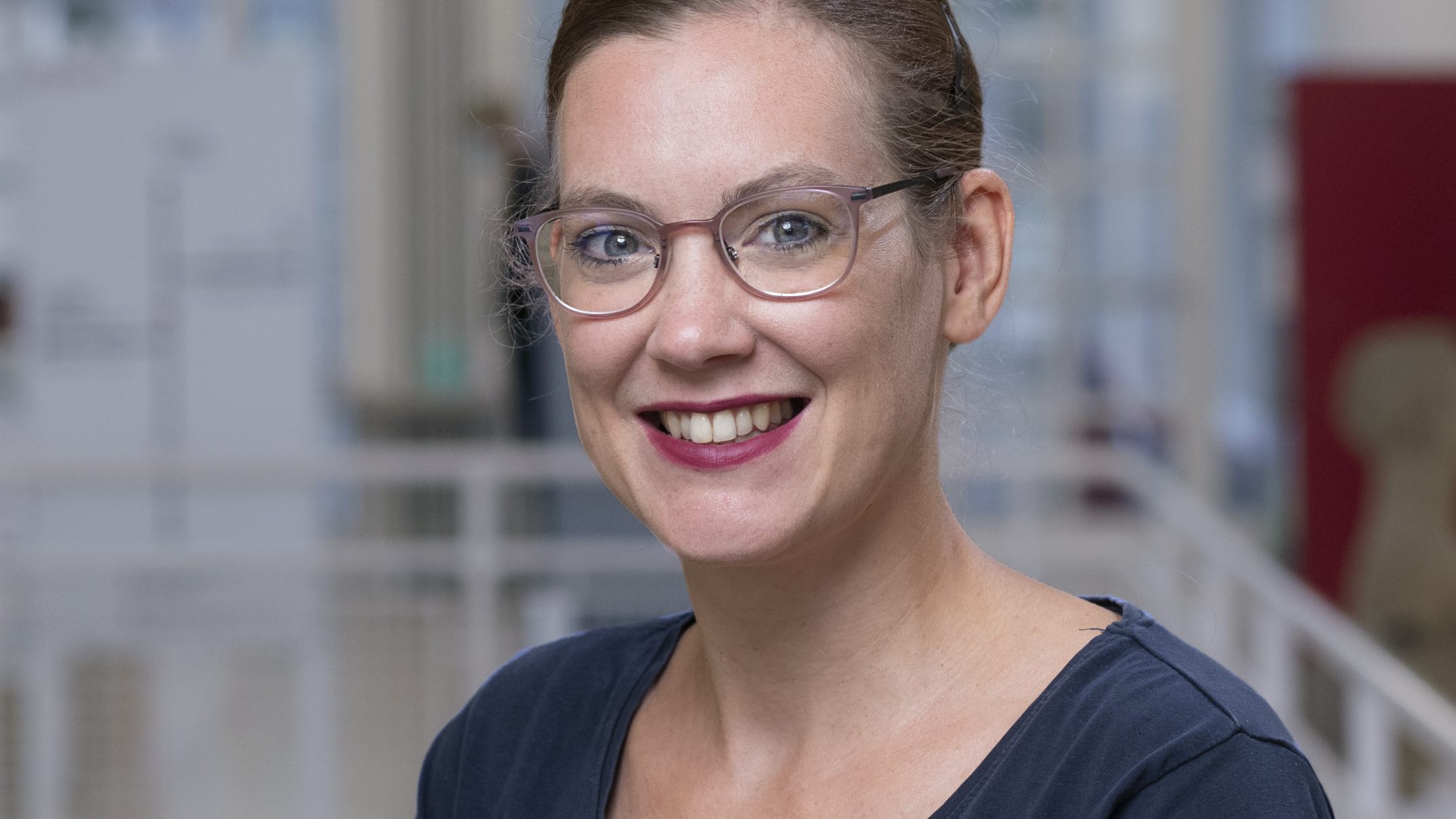AD:2021; ANa:Frank; ANr:21339; Neurologie; Sarah Hoppen;
Klinik für Neurologie
Professur für Klinische Neurowissenschaften
Essener Rückenschmerz-Zentrum
Gebäude OZ I, Raum 10.4.014
Hufelandstraße 55
D-45147 Essen
Telefon: +49 201 / 723-2364
Telefax: +49 201 / 723-6882
E-Mail: sarah.hoppen@uk-essen.de
Internet: neurologie.uk-essen.de
www.uk-essen.de
www.facebook.com/ukessen/
www.twitter.com/UniklinikEssen Hoppen, Sarah_MAK_8822_Quadratisch